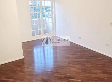 Apartamento · 70m² · 2 Quartos · 1 Vaga · Lindo apartamento de 2 dormitórios, varanda e 1 vaga na Vila Olímpia