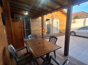 Pátio- churrasqueira · Terreno/ Casa com vaga para 3 carros no bairro Sarandi, em Porto Alegre, RS