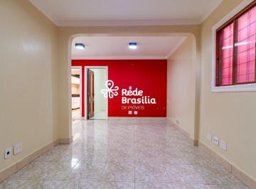 Casa · 240m² · 4 Quartos · 2 Vagas · TH32406 - QR 404, casa de 04 quartos sendo 02 suítes, 244m². Agende sua visita!