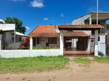 Casa · 450m² · 4 Quartos · 2 Vagas · Casa com Excelente Localização - Próxima à Avenida Edgar Pires de Castro.