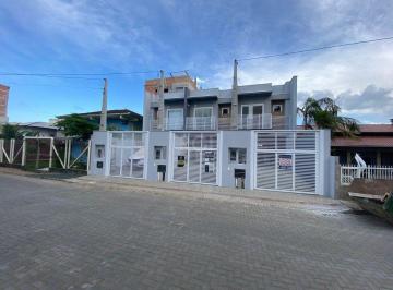 Casa · 109m² · 2 Quartos · 2 Vagas · Casa com 2 suítes, sacada, 2 vagas de garagem, no Centro, Balneário Piçarras/SC