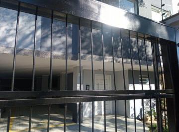 Casa Venda 600m² de 9 quartos · Vende prédio com 3 apartamentos, 9 dormitórios, 3 suíte, 3 salas amplas com churrasqueira, box 8 vag