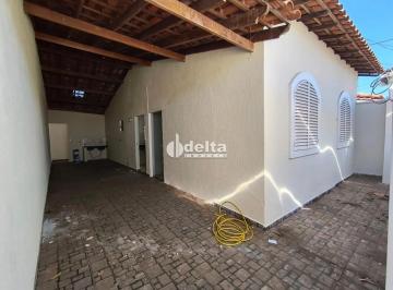 Casa · 250m² · 4 Quartos · 2 Vagas · Casa com 4 quartos disponível para venda no bairro Laranjeiras em Uberlândia-MG