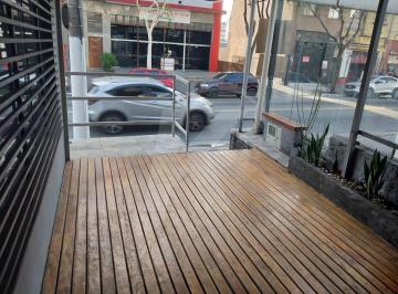 Comercial · 65m² · Salão comercial com 1 banheiro.