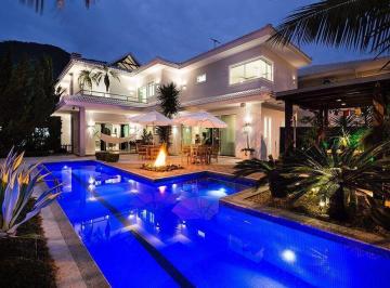 Casa · 350m² · 4 Quartos · 6 Vagas · Mansão de Luxo com Piscina e Vista da Mata em Itajaí