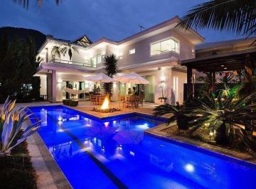 Casa · 350m² · 4 Quartos · 6 Vagas · Mansão de Luxo com Piscina e Vista da Mata em Itajaí