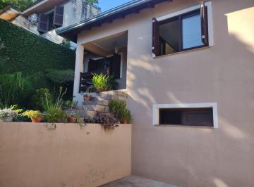 Casa · 290m² · 4 Quartos · 2 Vagas · Casa com 4 quartos, suíte, piscina, lareira, churrasqueira em um terreno de 616m².