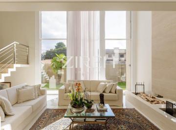 Casa · 590m² · 4 Quartos · CASA ACONCHEGANTE, ILUMINADA E COM JARDIM EM SANTA FELICIDADE