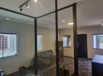 Casa · 131m² · 4 Quartos · 2 Vagas · Casa Comercial para  Vnenda  - Localização Privilegiada!