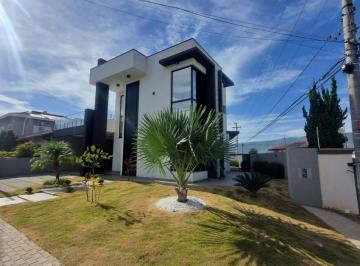 Casa · 217m² · 3 Quartos · 4 Vagas · IMPERDÍVEL! Casa de Alto Padrão em Condomínio com Vista Deslumbrante para a Pedra Grande!