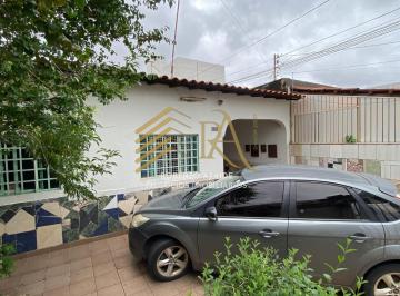 Casa de 3 quartos, Brasília · CASA PRINCIPAL C/ 3 QUARTOS + 2 CASAS NO FUNDO ENTRADAS INDEPENDENTES
