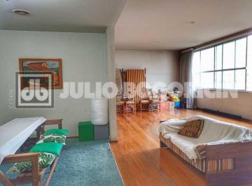 Apartamento · 220m² · 4 Quartos · 2 Vagas · R Itacuruçá-Confortável apartamento com ótima planta, 220m², 4 quartos, 2suítes,