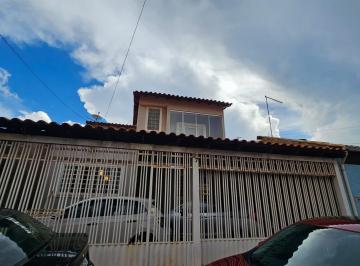 Casa de 3 quartos, Taguatinga · Casa em Taguatinga, frente 3 quartos, fundoz q quarto