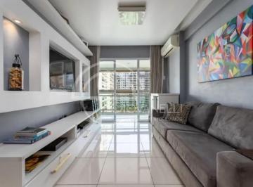 Foto 01 · Apartamento de 2 quartos na Barra Olímpica, Rio de Janeiro-RJ: 1 suíte, 2 banheiros e 1 vaga de gara