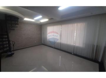 Casa · 204m² · 5 Quartos · 2 Vagas · Casa Ampla e Bem Localizada na Vila Moinho Velho: Conforto, Praticidade e Segurança em um Só Lugar