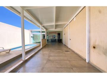 Casa · 140m² · 2 Quartos · 3 Vagas · SHA Arniqueiras Casa de 200m² Área de Lazer 2 Quartos 2 Suítes 3 Vagas