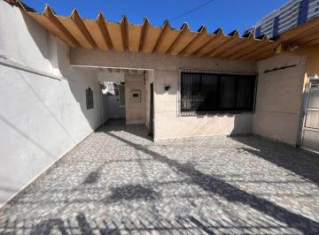 e23776765cec5c9cebf73c82084529789ba4ba39 · Casa com 2 dormitórios para alugar, 64 m² por R$ 2.800,02/mês - Vila Guilhermina - Praia Grande/SP
