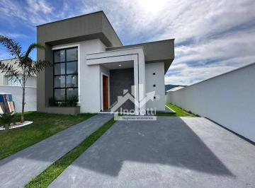 6b8ea7af5ec79057bb28a8940a4c1d28933d0a1e · Casa com 3 dormitórios à venda por R$ 580.000,00 - Pindobas - Maricá/RJ