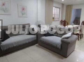 Casa · 240m² · 5 Quartos · 2 Vagas · Excepcional localização, junto ao Largo de Verdun. Ampla casa 5 quartos (suíte e