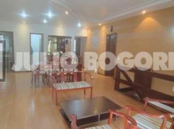 Apartamento · 261m² · 4 Quartos · 2 Vagas · Amplo apartamento, 2 varandões, 4 quartos (2 suítes), churrasqueira, 2 vagas de
