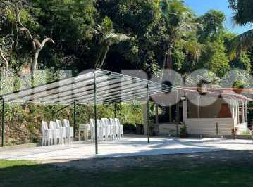 Casa · 2000m² · 2 Quartos · 15 Vagas · Não paga água ( poço) e paga ITR Imposto sobre a propriedade territorial rural)
