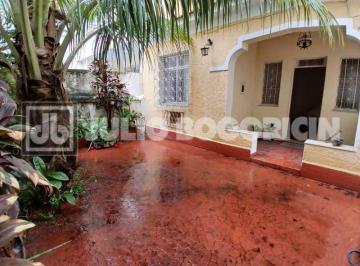Casa · 170m² · 2 Quartos · CASA LINEAR VARANDA QUINTAL SALA 2 QUARTOS CHURRASQUEIRA E PIA DE APOIO