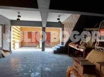 Apartamento · 288m² · 6 Quartos · 3 Vagas · casa frente de rua bem espaçosa
