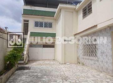 Casa · 90m² · 6 Quartos · 8 Vagas · Julio Bogoricin Terreno Com 3 Casas Independentes 5 Quartos 1 Suíte 8 Vagas 2 Te