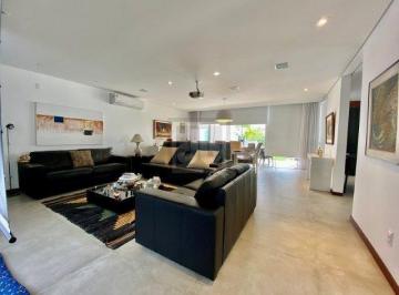 Casa · 279m² · 4 Quartos · 2 Vagas · JBB67104 - Barra da Tijuca. Casa Linear com habite-se. Condomínio tem segurança