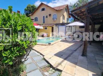 Casa · 77m² · 4 Quartos · 2 Vagas · Excelente casa no Bosque dos Esquilos com 4 quartos, 4 banheiros e 2 salas. Pisc