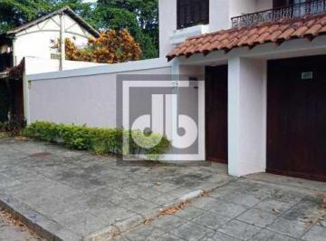 Casa · 350m² · 4 Quartos · 5 Vagas · Casa duplex  Condomínio Floresta - 3 suítes - piscina - 350 metros construídos -