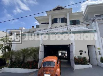 Casa · 318m² · 5 Quartos · 4 Vagas · Casa em Condomínio -Climatizada- varanda-piscina-4 suítes-hidro- garagem.