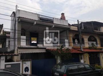 Casa · 193m² · 3 Quartos · 2 Vagas · Casa em condomínio - 3 Quartos - Suíte - Varanda - Vaga para 2 carros - Churrasq
