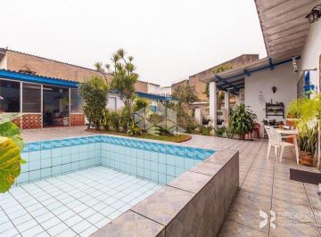 Casa · 240m² · 3 Quartos · 2 Vagas · Casa 3 dormitórios com suite e piscina no bairro Cavalhada