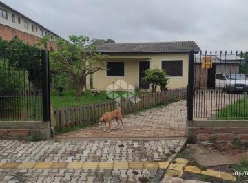 680916_i1jhXTauHb5Gi57x8_68091667a3a74cb1e3b.jpg · Casa térrea com três dormitórios em  amplo terreno de 680m2.