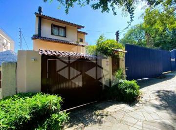 Casa · 270m² · 3 Quartos · 3 Vagas · Casa em PETRÓPOLIS