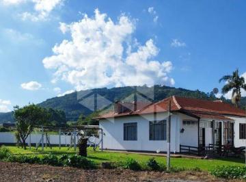 Rural · 121m² · 4 Quartos · 2 Vagas · Chácara em INTERIOR