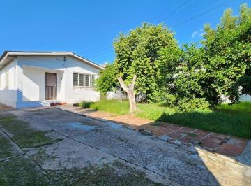 693807_i664W9YpRo73_693807681a18a763578.jpg · CASA COM 4 DORMIÓRIOS E PÁTIO