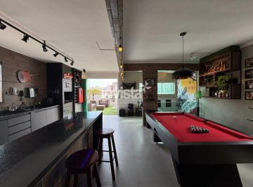 Casa · 158m² · 2 Quartos · 2 Vagas · Casa à venda no bairro Embaré