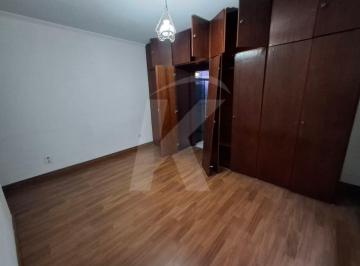 Casa · 190m² · 3 Quartos · 3 Vagas · Sobrado com 3 quartos, sala, cozinha, 2 banheiros, área de serviço, garagem