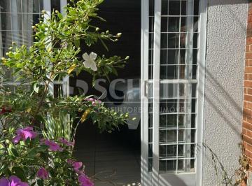 Casa · 240m² · 3 Quartos · 1 Vaga · Sobrado para locação com 03 dormitórios , 03 suítes , 05 banheiros e área integrada de lazer e livin