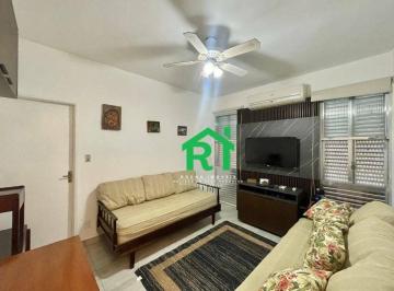Sala · Apartamento à beira mar com 1 quarto, 1 vaga à venda em Jardim Astúrias, Guarujá