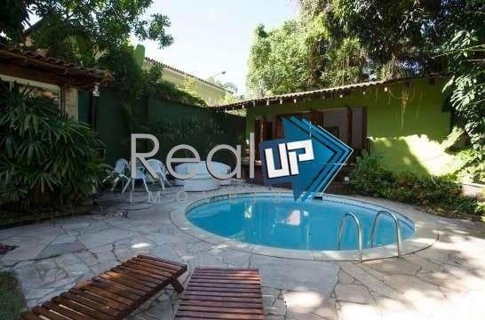 Foto do imóvel - Real Up Aluga: Casa com 6 quartos sendo 3 suítes máster, uma duplex com mezanino e as outras.