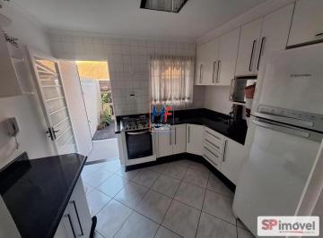 Casa · 77m² · 2 Quartos · Excelente sobrado em cond. fechado no Loteamento City Jaraguá, com 77m² a.u., 2 dormitórios, sala co