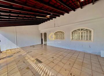 Casa de 3 quartos, Ceilândia · QNN4 144 m² 3 qt suíte ar armários quintal 2 carros CFTV perto comércio PM metrô