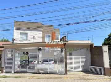 Casa · 110m² · 3 Quartos · 1 Vaga · Página 1 Imóveis anuncia ampla e refinada casa semi-mobiliada, com 3 dormitórios, sendo 1 suíte, no 