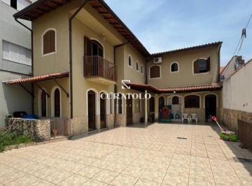 Casa · 200m² · 3 Quartos · 5 Vagas · Venha conhecer a casa ideal no Jardim Aricanduva: Belíssimo sobrado com 200m², 3 quartos e 5 vagas c
