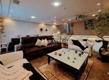 Casa · 320m² · 4 Quartos · 4 Vagas · Conheça este incrível sobrado à venda no Santa Maria, em São Caetano. Com 4 quartos, 4 vagas e recém