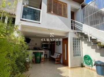 Casa · 220m² · 4 Quartos · 3 Vagas · Viva com conforto e espaço: Conheça sua nova casa, de 4 Quartos com 3 Vagas cobertas e área com chur