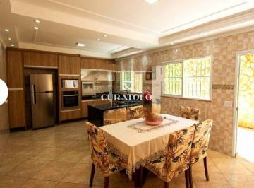 Casa · 250m² · 3 Quartos · 4 Vagas · Venha conhecer a casa ideal na Vila Curuçá: Com amplos 250 m², 3 quartos e 4 vagas cobertas - Com ch